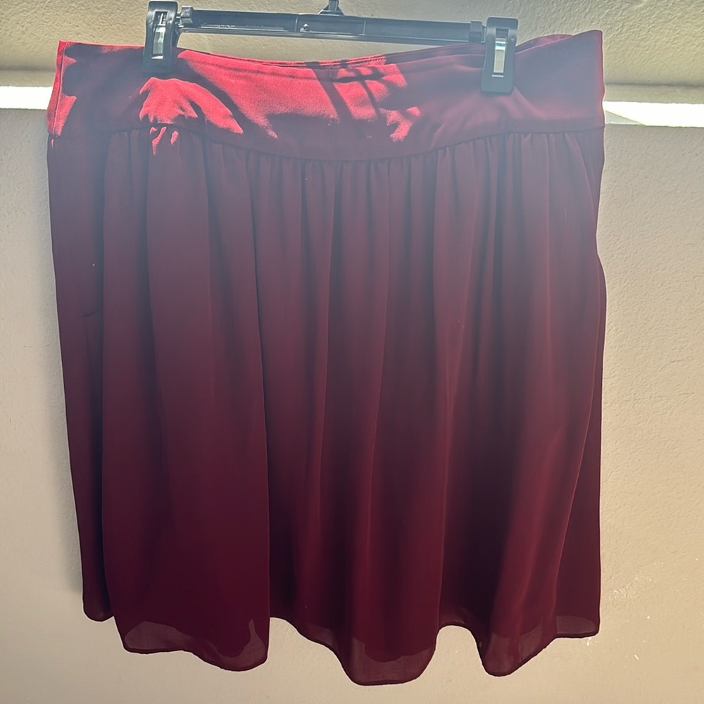 Ann Taylor Wine Red Burgundy Skirt with Pockets. Size 14. Gently used